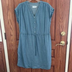Cute denim dress with drawstring waist and pockets